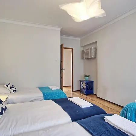 Apartman Fuer 20 Personen In Lissabon, Regio De Costa De